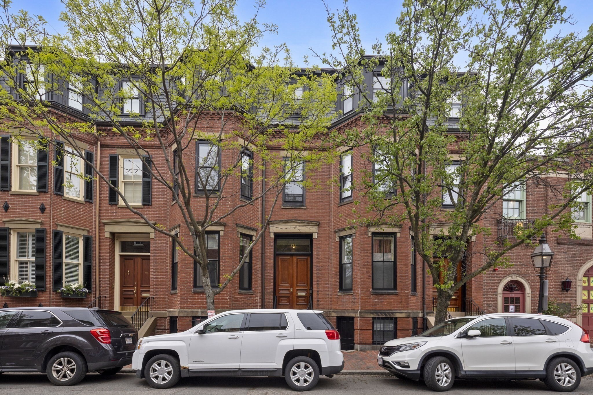 Located on the desirable “Flat” of Beacon Hill at the corner of Charles and Mt Vernon Streets, 131 Mt Vernon Street, Unit 2 offers a rare opportunity to own a distinctive Beacon Hill residence that lives like a single-family home with a direct access, private front entrance and two private outdoor spaces. This bright, sun-filled home offers four bedrooms, three full bathrooms, expansive living and dining spaces and two private decks. Set within a professionally maintained, self-managed five-unit association, this is a unique chance to enjoy classic Beacon Hill living with the space, layout and feel of a single-family home in an unbeatable location.