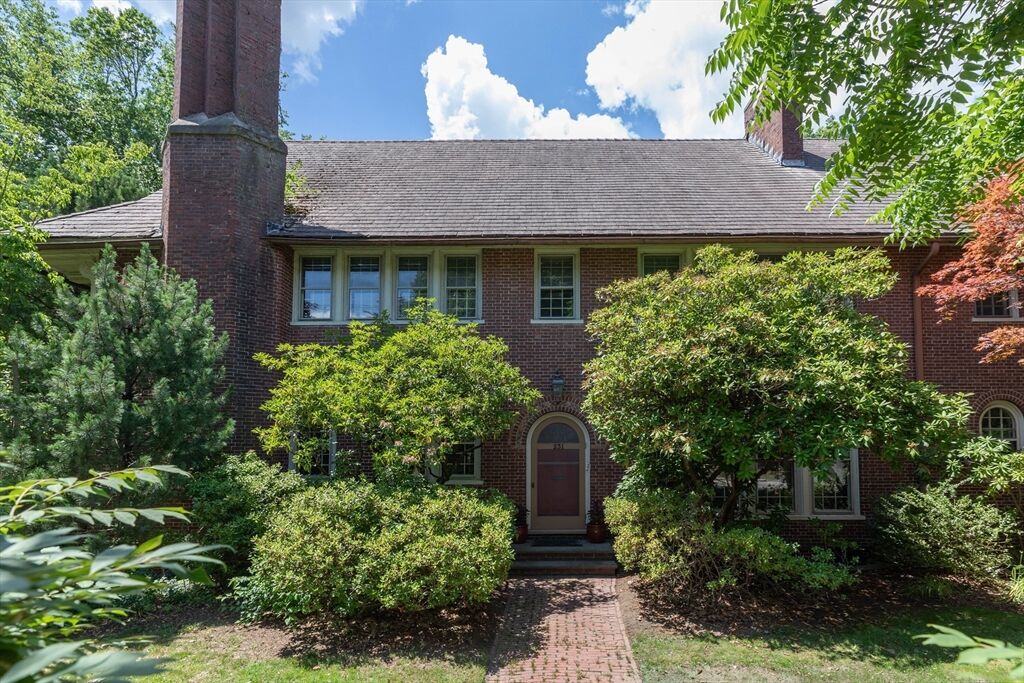 231 Waverley Ave