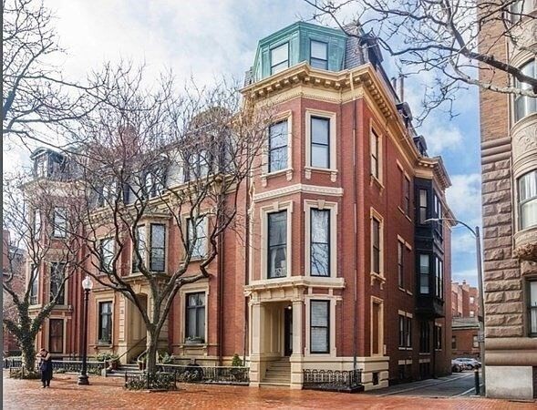 Unique studio apartment with assigned off-street parking in a prime Back Bay location, just one block from the Charles River Esplanade. This freshly painted, move-in-ready home features a custom sleeping loft that accommodates a queen-sized bed, maximizing both living space and functionality. The sun-filled interior offers vaulted ceilings, oversized bay windows, hardwood floors, a decorative fireplace, and abundant storage throughout. Recent upgrades include a remodeled kitchen (2022) with quartz countertops and stainless steel appliances, renovated bathroom (2022), new HVAC system (2023), and new water heater (2023). Custom built-in drawers and adjustable shelving beneath the staircase, plus an additional loft-level closet. Professionally managed building with laundry facilities, bike storage, and assigned parking. Conveniently located near Newbury Street, Copley Square, Boylston St, MBTA stations, shopping, dining, and all that Back Bay and Downtown Boston have to offer.