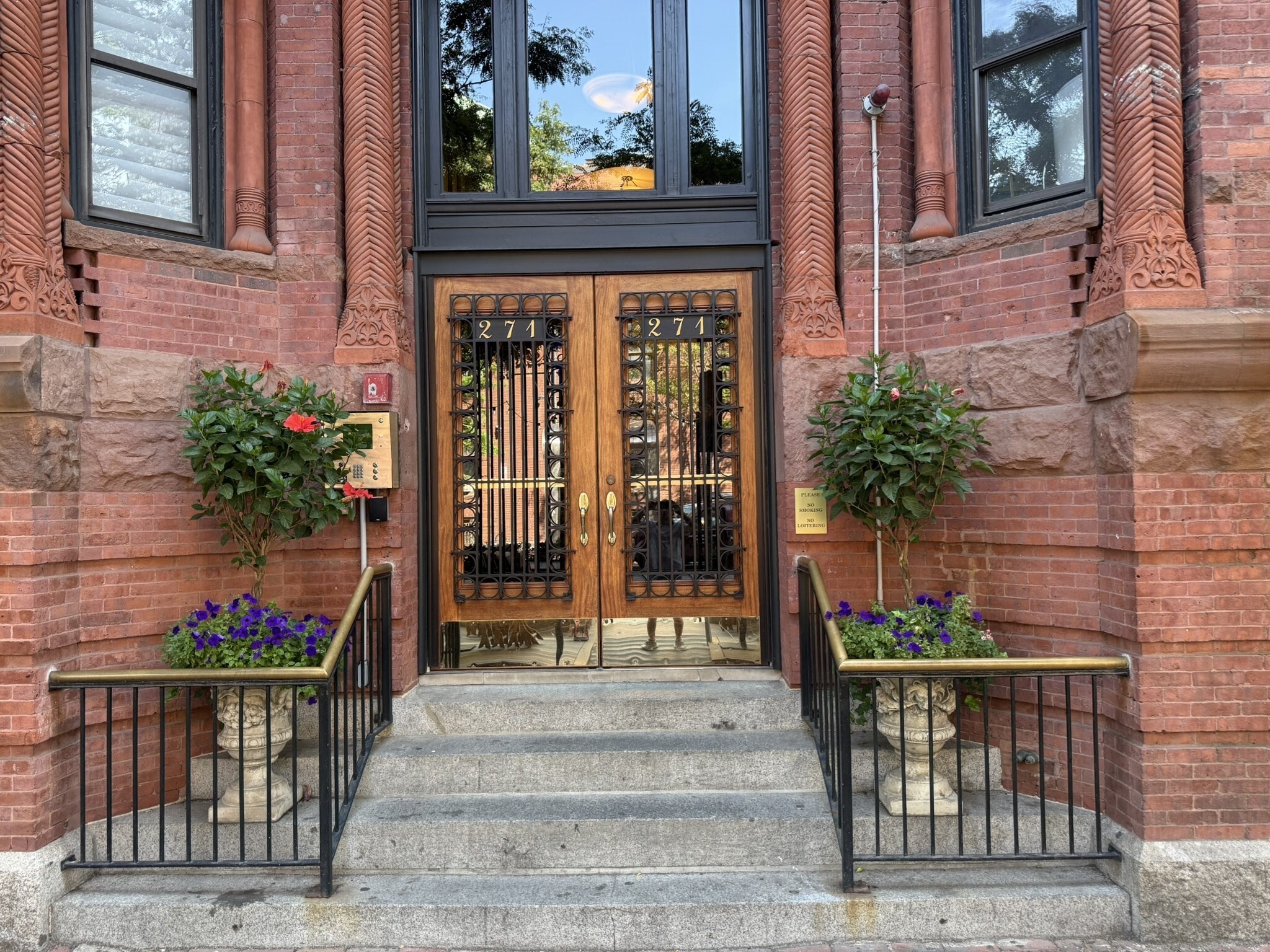 Beautifully renovated residence in one of Back Bay's most desirable locations, just steps to Copley Square, Newbury Street, Esplanade and the Public Library. This home features a custom granite/stainless kitchen, high ceilings, and oversized arched windows with views of Dartmouth Street and the historic Old South Church, and abundant closet and built-in storage throughout. Enjoy professionally managed living with elevator access, intercom security, common laundry on every floor, meticulously maintained common areas, and an exceptional rooftop deck offering panoramic city views.