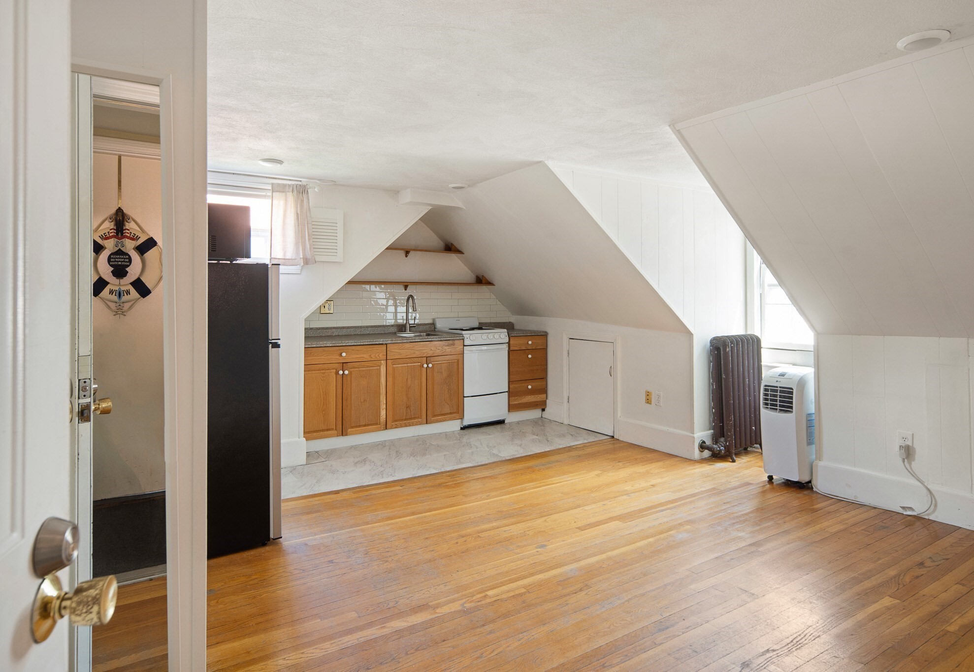 Nestled across the street from the Massachusetts State House, this sun-filled studio offers an exceptional opportunity to create value in an unbeatable location. The efficient floor plan provides an ideal canvas for a tasteful renovation or cosmetic updates. Abundant natural light enhances the living area, creating a bright and inviting atmosphere throughout the day. Whether you're seeking a charming pied-à-terre, a long-term investment property, or the chance to customize your own Beacon Hill residence, this condo presents endless potential. Enjoy the timeless appeal of Hancock Street with easy access to Charles Street's boutiques and cafés, the Boston Common, the Charles River Esplanade, MGH, and all that downtown Boston has to offer.