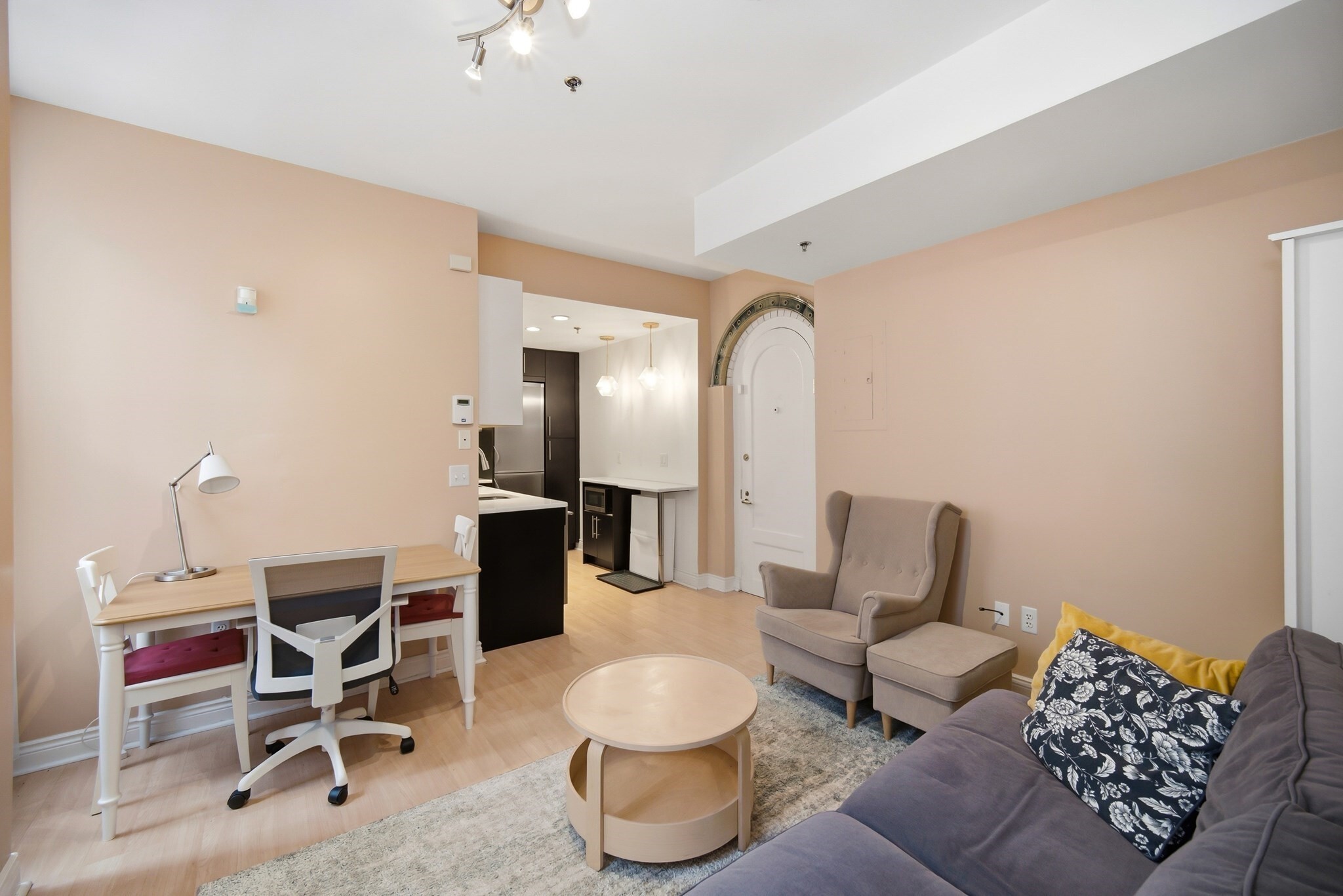 “New Price – $649,900” Bright and airy one-bedroom residence in the historic 4 Charlesgate East building. Overlooking the interior courtyard, this inviting home features high ceilings, oversized windows, abundant natural light, and an open living area. The kitchen offers white granite countertops and stainless steel appliances. Additional highlights include a spacious bedroom with a large closet, in-unit laundry, extra storage, a common courtyard, and a roof deck with impressive city and river views. Professionally managed building with an on-site superintendent, ideally located near the Back Bay, Fenway, the Charles River Esplanade, public transportation, shopping, and dining.