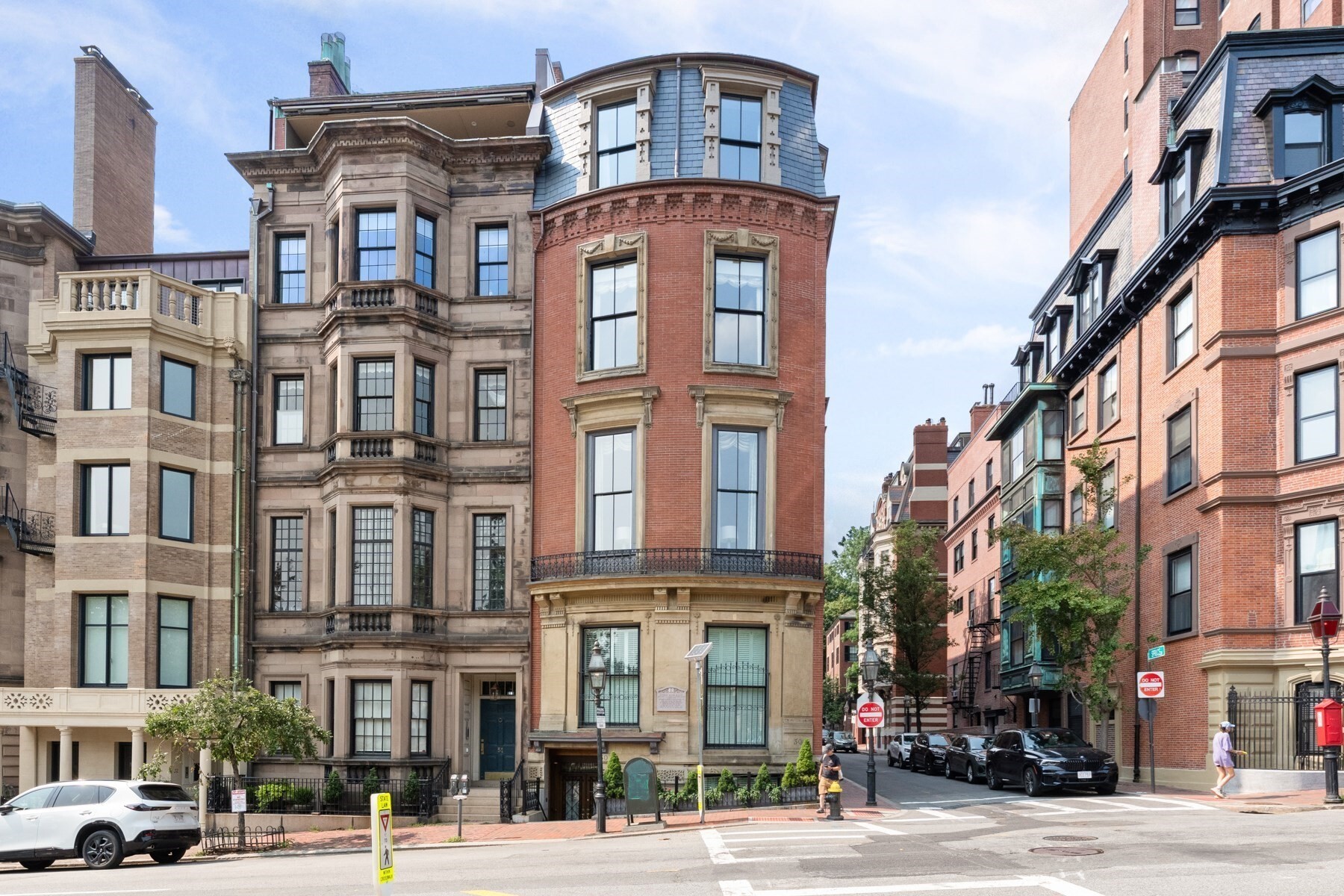 Welcome to Residence Four at Amory on the Park, a luxury boutique building overlooking Boston Common offering unmatched sophistication in Boston’s historic Beacon Hill. This elegant 3-bed, 2.5 bath home offers over 3,000 square feet of beautifully designed living space with soaring ceilings, timeless architectural details, expansive entertaining areas, and abundant natural light across 4 exposures. The gracious floor plan includes the magnificent formal living and dining rooms overlooking the Common offering spectacular City views in all four seasons, bright and airy gourmet kitchen with adjacent breakfast room, comfortable family room and a luxurious primary suite complete with a fireplaced sitting room and lavish marble bathroom. With a superb location, sensational common roof deck, direct elevator access, home office, laundry and building amenities including concierge and one rental garage parking space, this wonderful home defines elegance and ease in both living and entertaining.