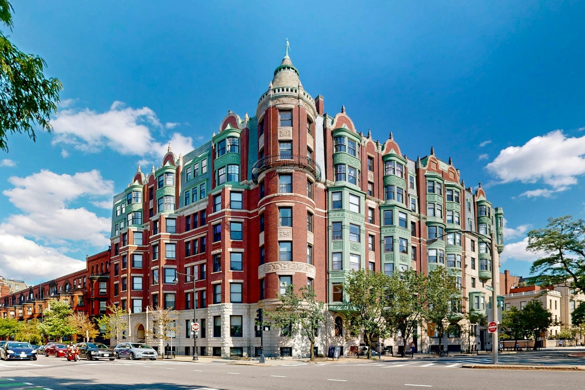 Sun filling over-sized 2 bedroom, 2 bath unit w/ high ceilings in the Charlesgate condominium, formerly the gracious Charlesgate Hotel overlooking Olmsted's Emerald Necklace in desirable Back Bay. Decorative fireplace, recessed lighting, hardwood floors throughout & grand bay windows overlooking Charlesgate Park, with partial views of the Charles River. Spacious livingroom/dining room. Sunny en-suite master bed & bath overlooking common courtyard. Additional full bath next to 2nd bedroom. Central AC/Heat, In-unit washer/dryer. Enormous common roof deck with incredible Boston and Charles River views. Common landscaped exterior courtyard off lobby. Two elevators, plus handicapped elevator. Building is professionally managed. Full time super in the building. Additional deeded storage in basement. Beautifully restored elegant common lobby/foyer with original tile imported from Europe in the late 19th century. A must see!
