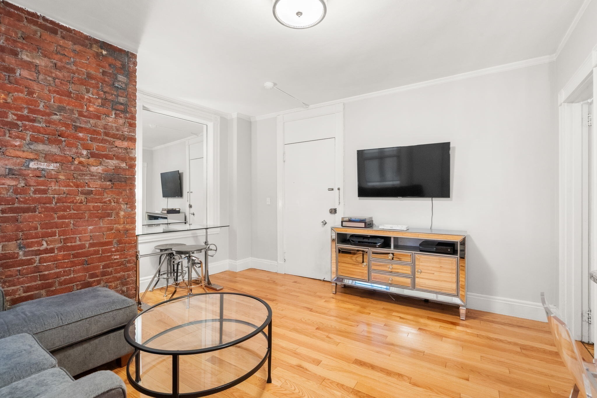 Welcome to 21 Beacon Street #3N, a charming one-bedroom residence in The Bellevue, ideally positioned in the heart of historic Beacon Hill. Located directly across from Boston Common and beside the State House, this city home offers an unbeatable location for a full-time residence, pied-à-terre, or investment opportunity. The historic Bellevue offers an elegant marble lobby, concierge, elevator access, laundry on every floor, bike storage, and a spectacular common roof deck with panoramic views of Boston and the Charles River. Just moments from the shops and restaurants of Charles Street, the Public Garden, Downtown Boston, Back Bay, MGH, and multiple MBTA lines, #3N offers effortless city living from one of Beacon Hill’s most iconic addresses.