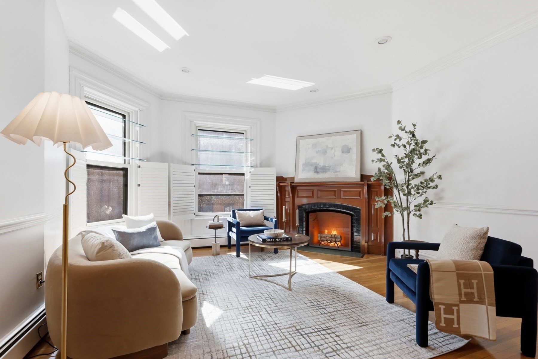 Updated spacious 1 bedroom. Experience the best of Back Bay in this sun-drenched residence featuring soaring ceilings and refinished hardwood floors. The living area is anchored by a classic fireplace, custom built-ins, and oversized windows that flood this home with natural light. A modern kitchen with granite countertops and stainless steel appliances completes the interior. Perfectly positioned for urban convenience, this home is just moments from the T, boutique shopping, and world-class dining. Whether you’re searching for your next primary residence, a convenient city pied-à-terre, or a savvy addition to your investment portfolio, this property offers limitless potential.
